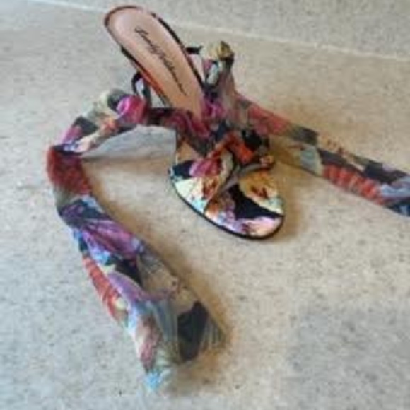 Shoes - Picture 2 of 3